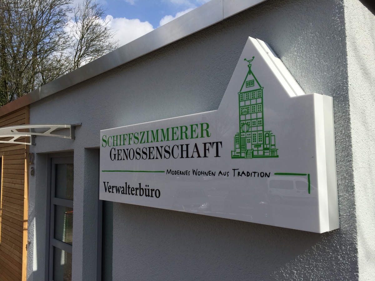 Auslegerschild der Schiffszimmerer Genossenschaft an der Fassade